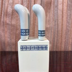 Set of 6 Ceramic Vintage Canape Butter Knives, Blue & White w/Woodblock